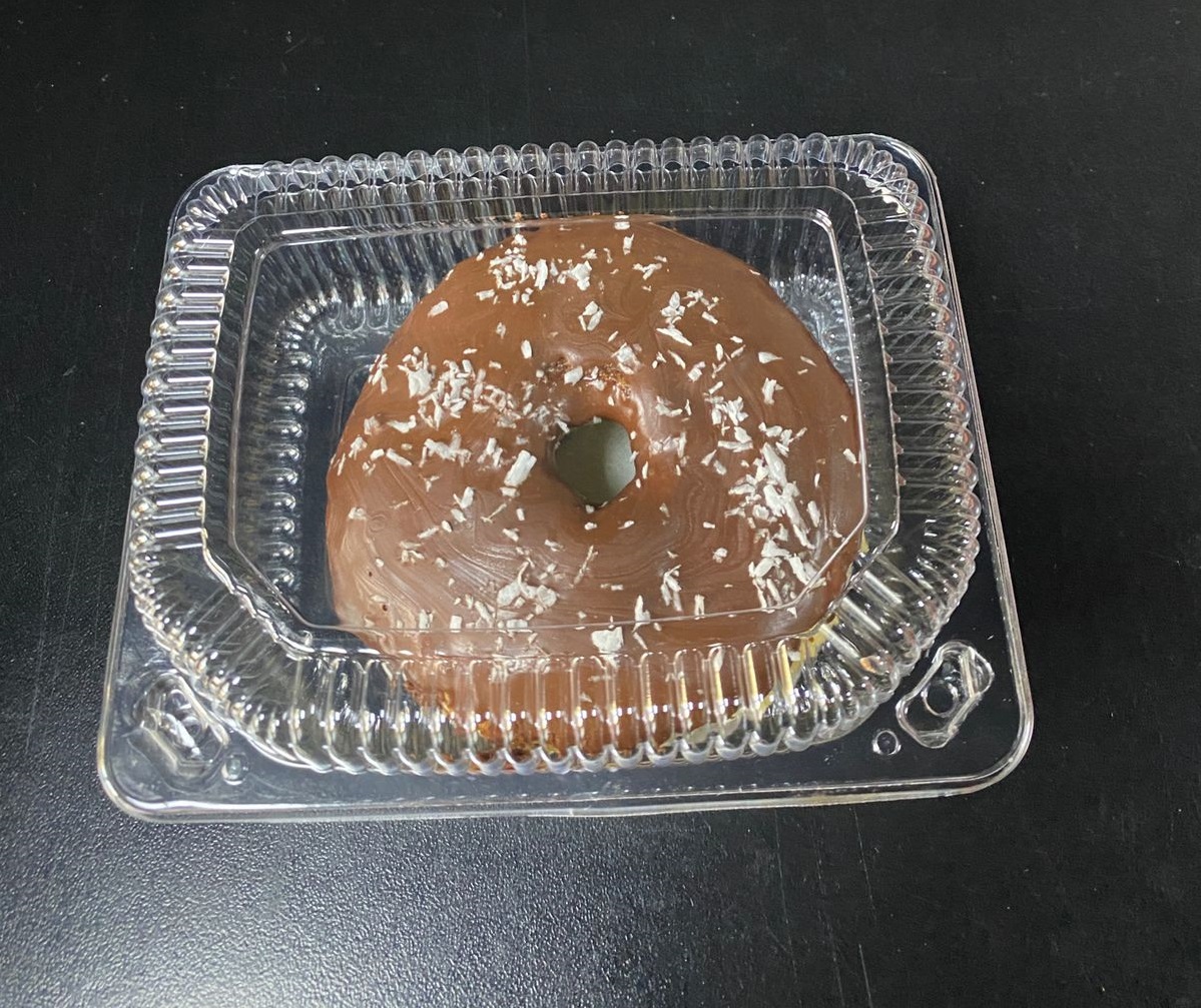 Пончик бисквитный с горьким шоколадом