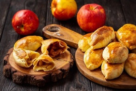 Пирожки печеные на закваске с яблоком (2 шт)